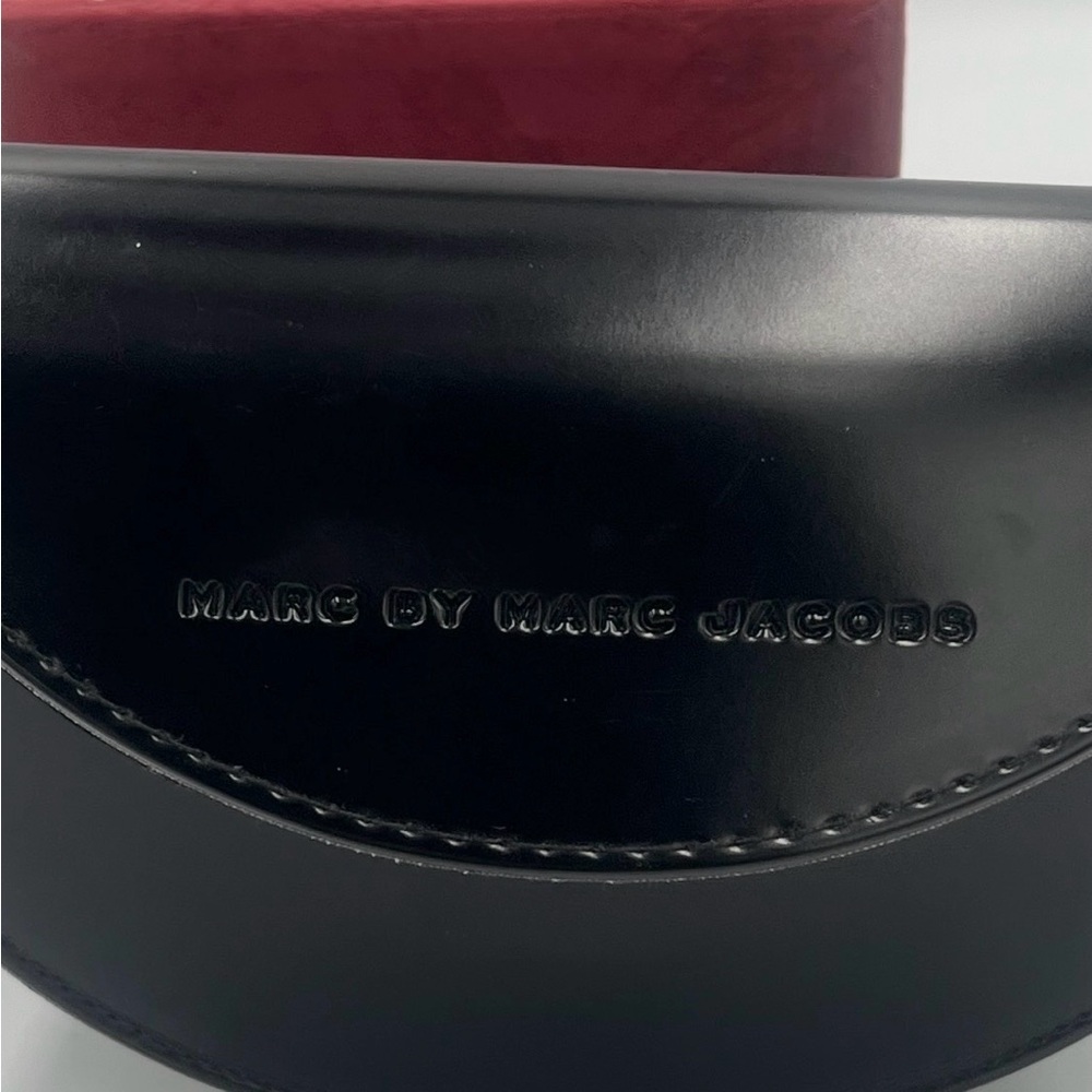 Marc by Marc Jacobs Elegant Black Case - Picture 7 of 7